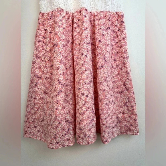 Ditsy Floral Print Guipure Lace Halter Dress - Picture 3 of 6